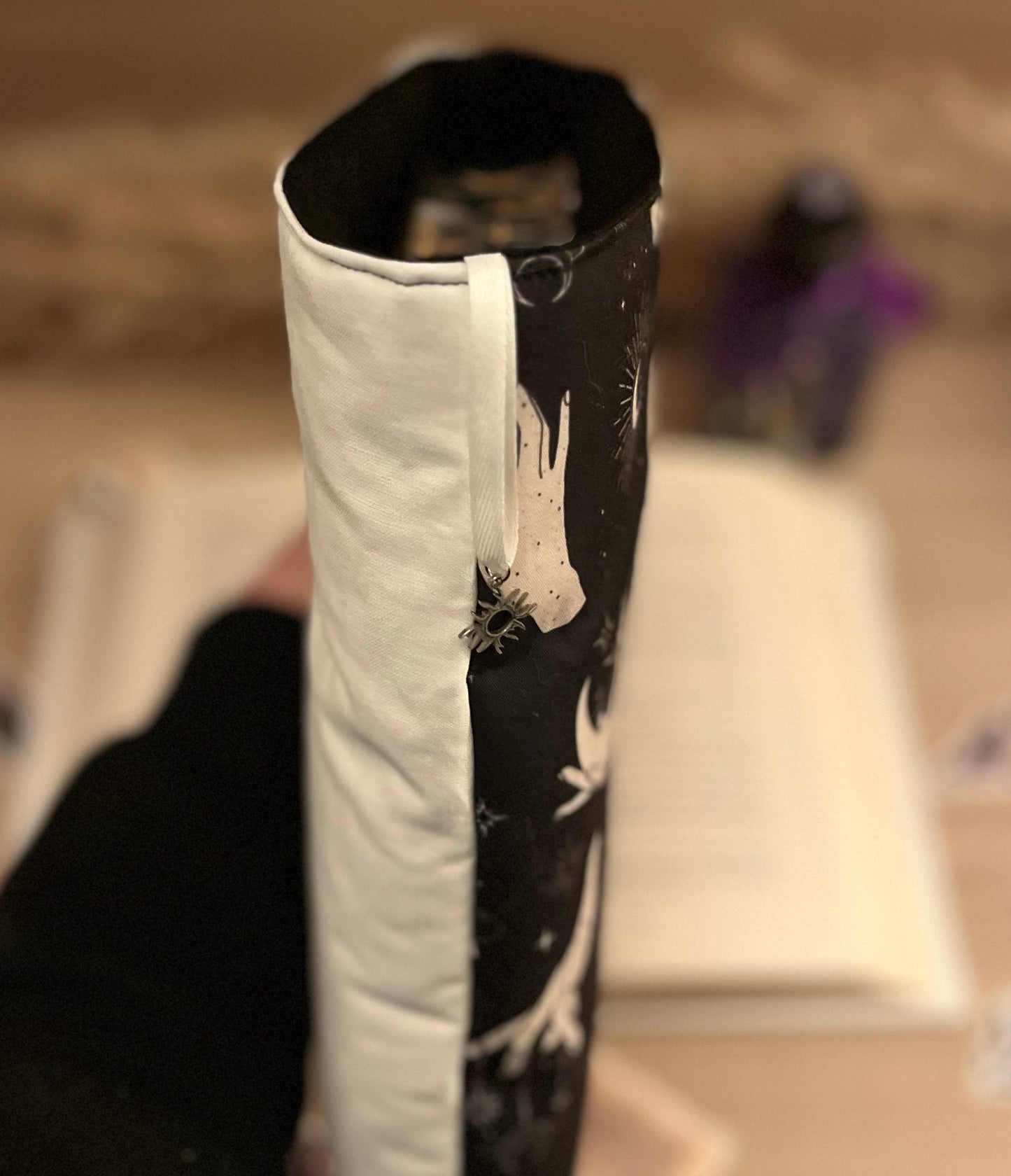 Protège livre « Main de lune »