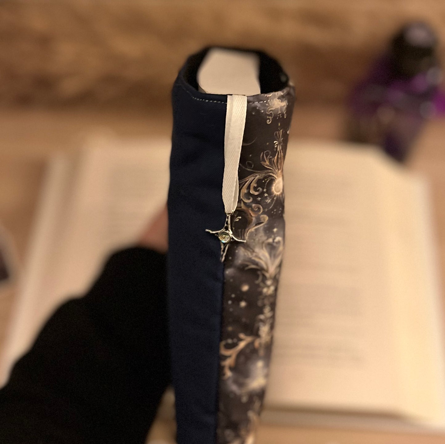 Protège livre « Nuit ornementale »