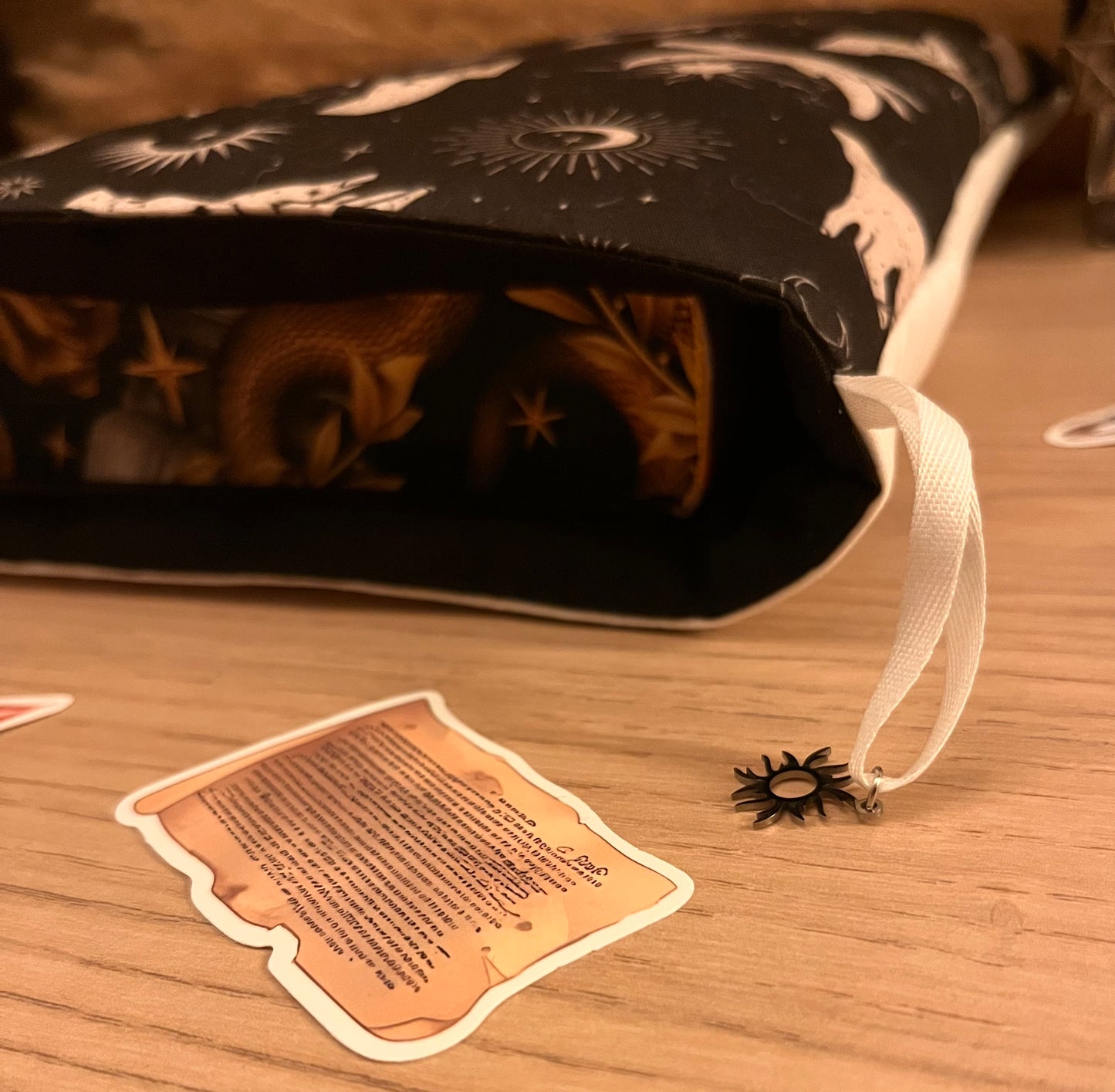 Protège livre « Main de lune »